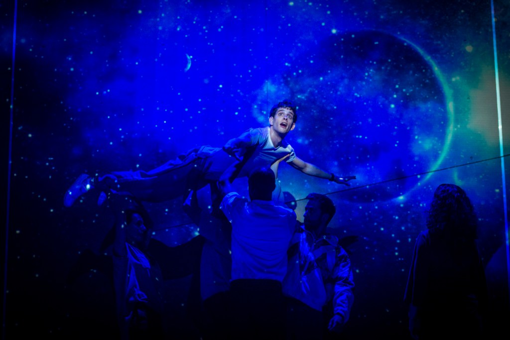 El curioso incidente con el perro a media noche Diseño de escenografía y vestuario Silvia de Marta Teatro Marquina 2018