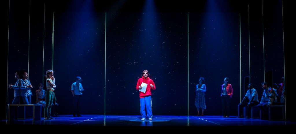 El curioso incidente con el perro a media noche Diseño de escenografía y vestuario Silvia de Marta Teatro Marquina 2018