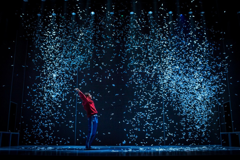 El curioso incidente con el perro a media noche Diseño de escenografía y vestuario Silvia de Marta Teatro Marquina 2018