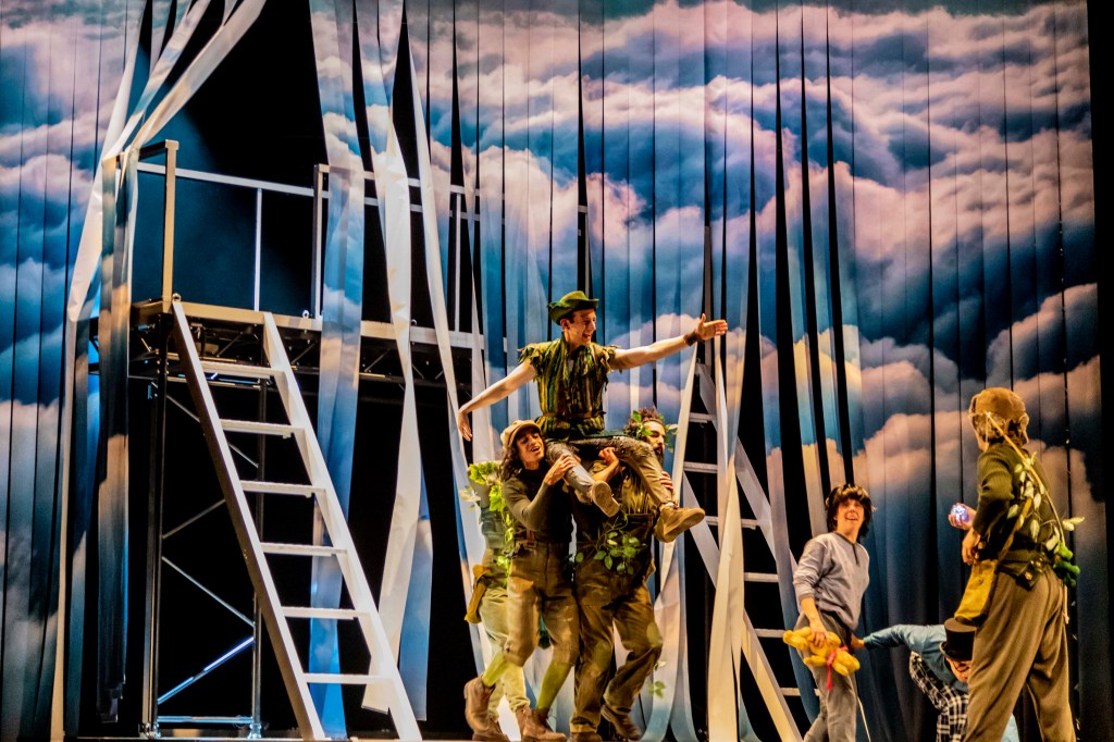 Peter y Wendy Foto Ilde Sandrín Escenografía y vestuario Silvia de Marta La Joven Dirección Jose Luis Arellano