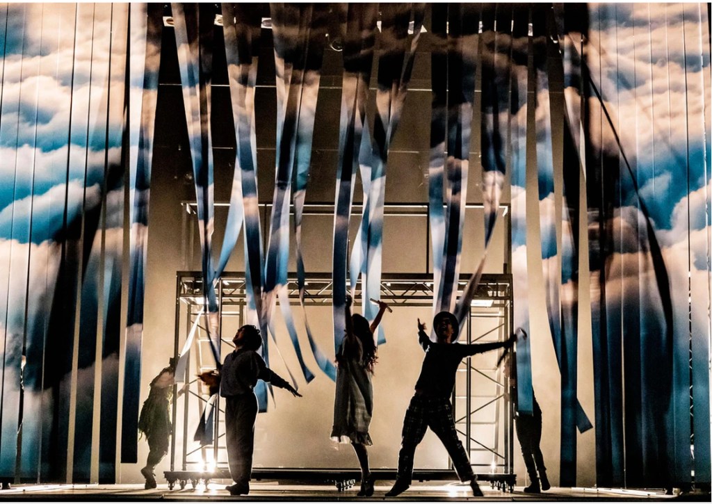 Peter y WendyFoto Ilde SandrínEscenografia y vestuario Silvia de Marta La Joven Dirección Jose Luis Arellano