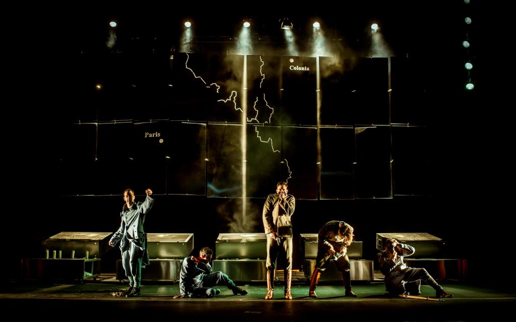 BARRO, MAPA DE LAS RUINAS DE EUROPA. ESCENOGRAFÍA Y VESTUARIO SILVIA DE MARTA-