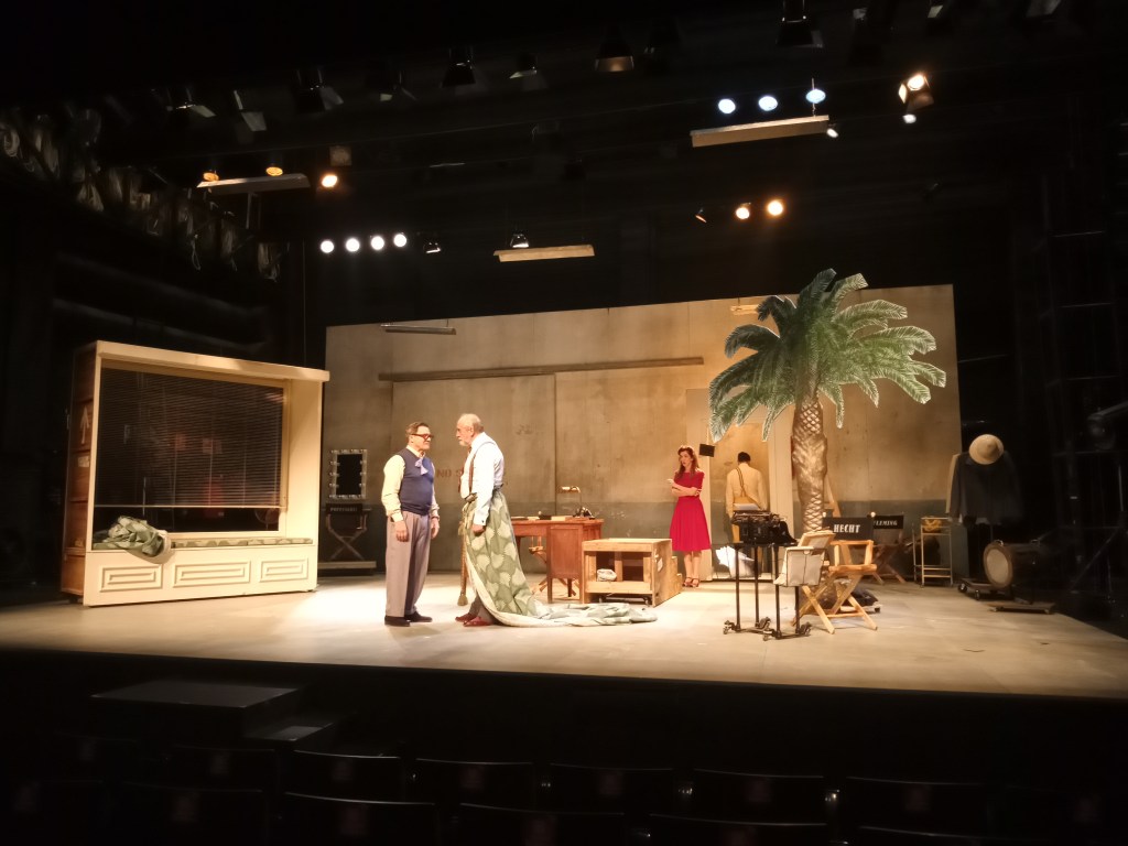 PLÁTANOS Y CACAHUETES. ESCENOGRAFÍA SILVIA DE MARTA