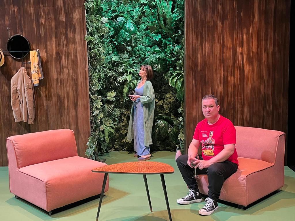 Polar diseño de escenografía SIlvia de Marta. Dirección Rulo Pardo, Cristina Gallego, Alba Recondo, Natalia Hernández, Secun de La Rosa Chema Adeva